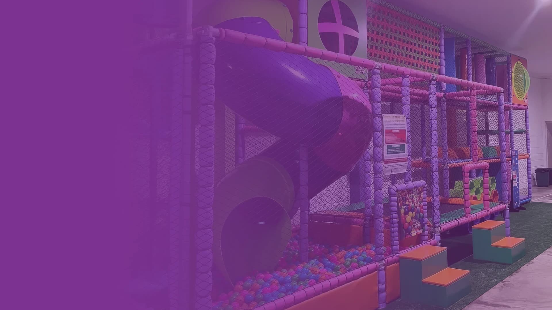 Crianças brincando no Mundo do Faz de Conta